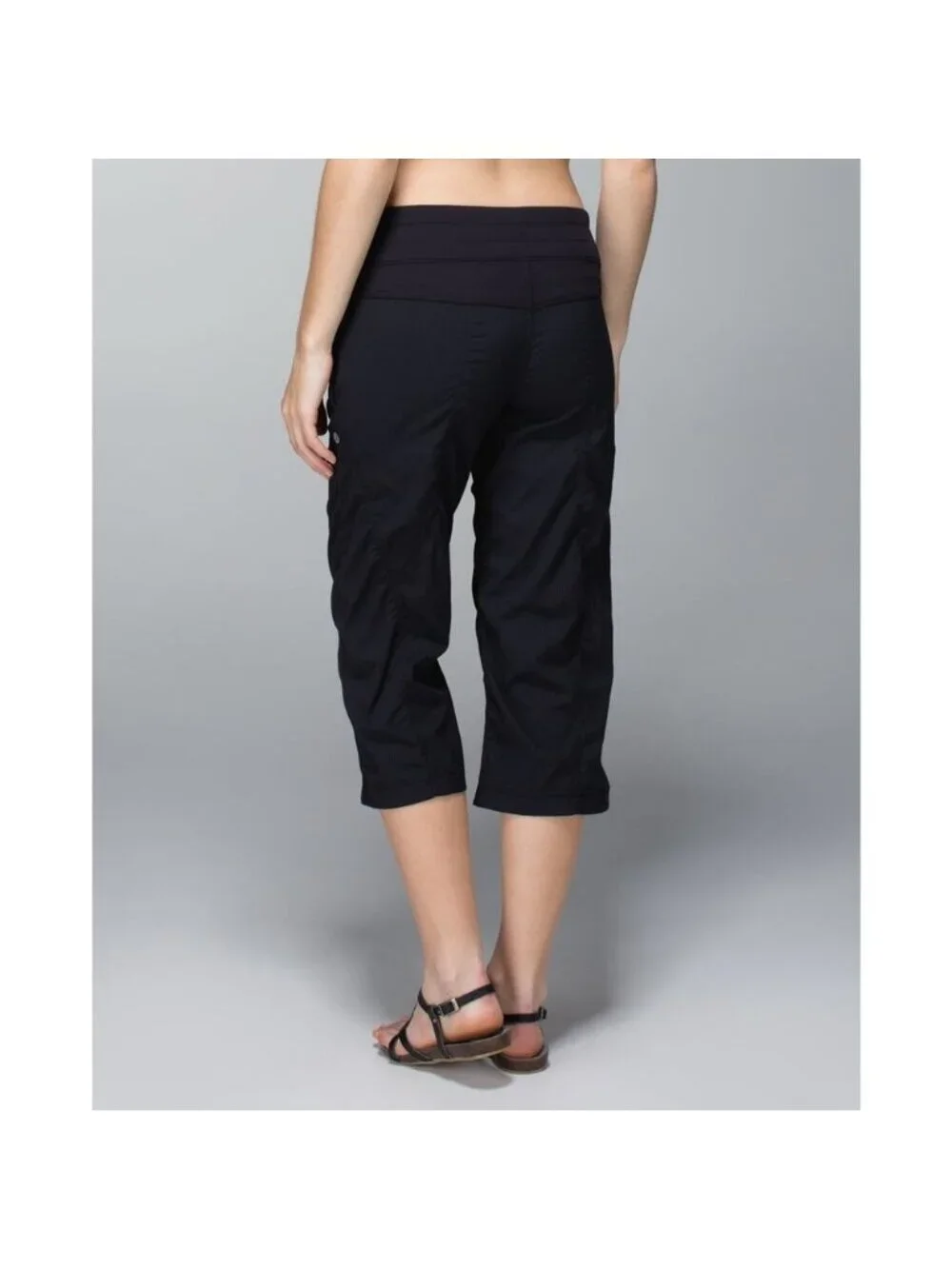 Lululemon Cropped Studio Black - Picture 2 of 8